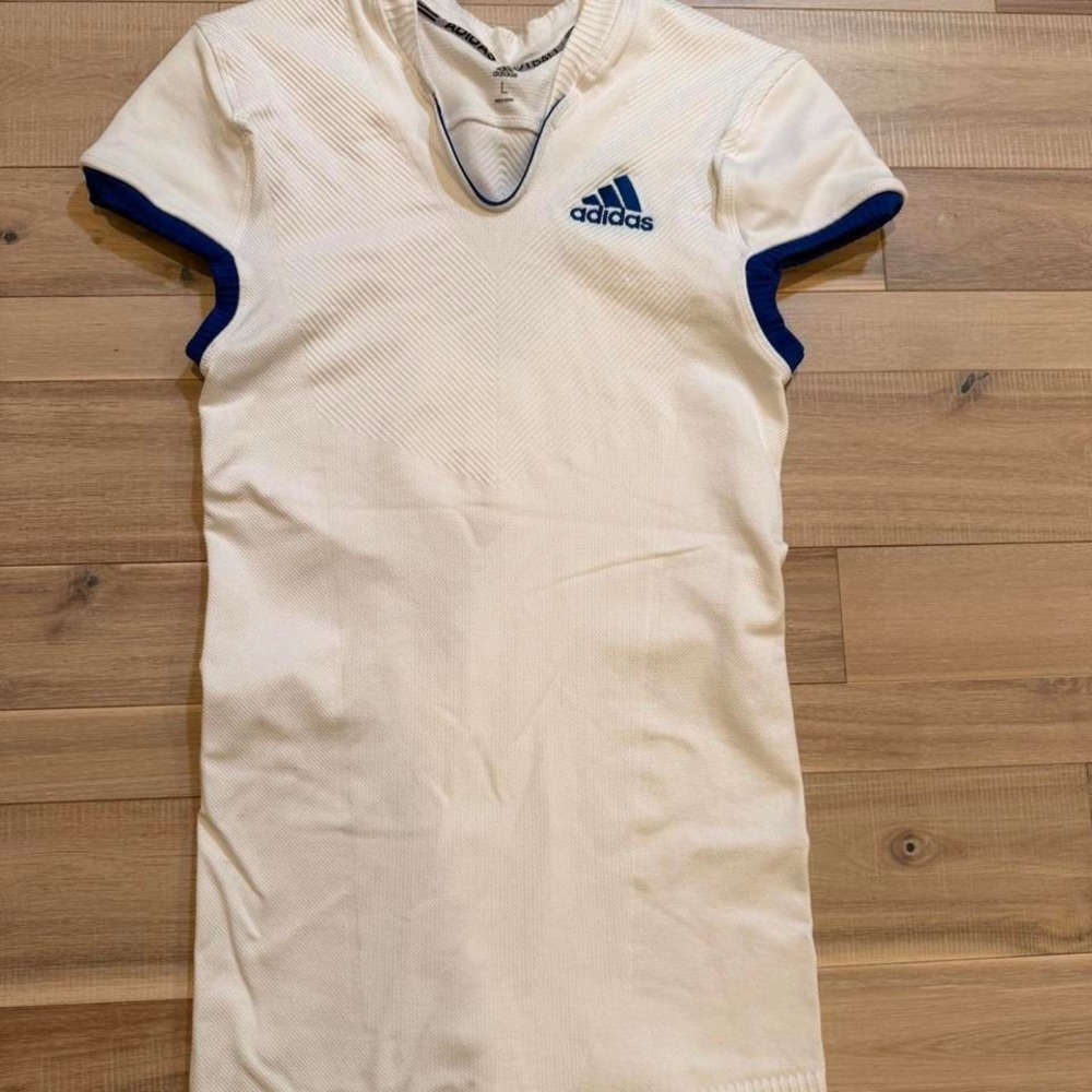 White Adidas football jersey with blue accents Sz L